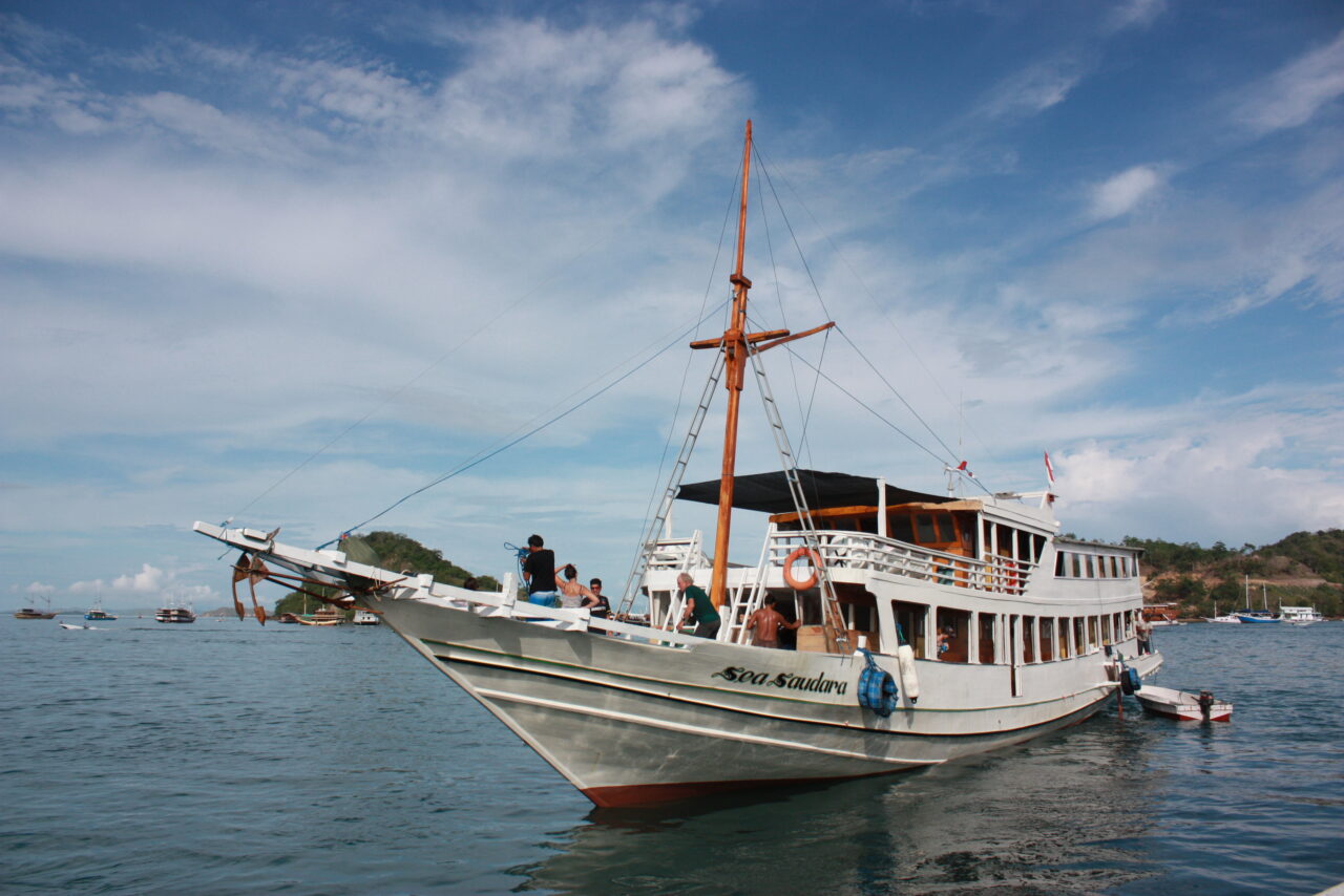 wanua komodo tour